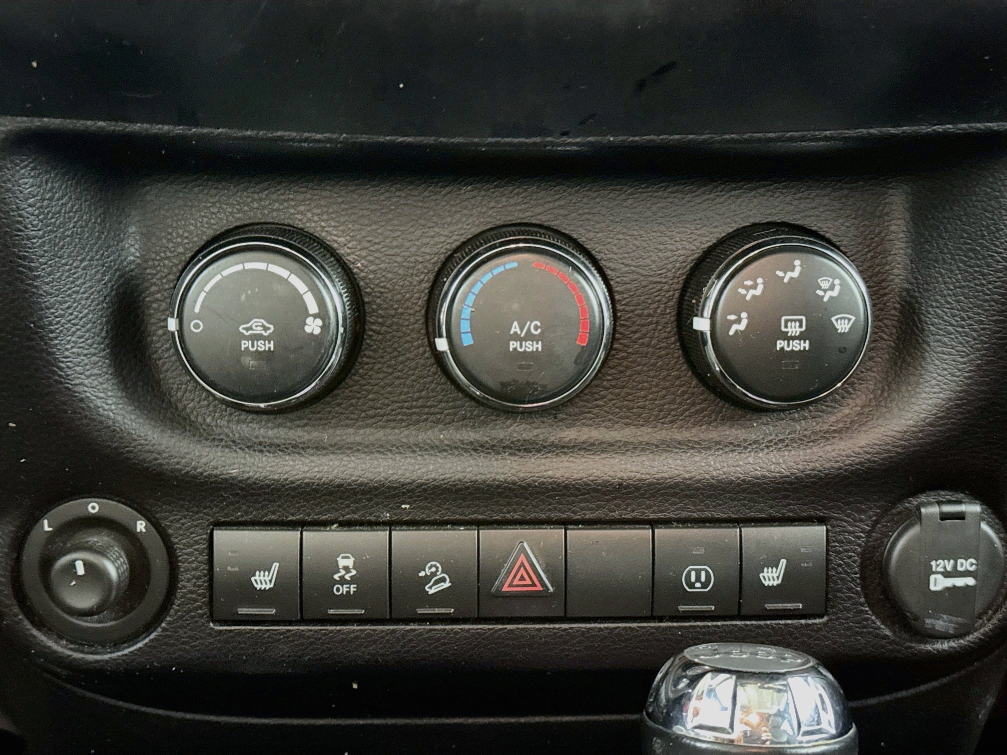 Used 2016 Jeep Wrangler Unlimited Sahara AWD/4WD image 13