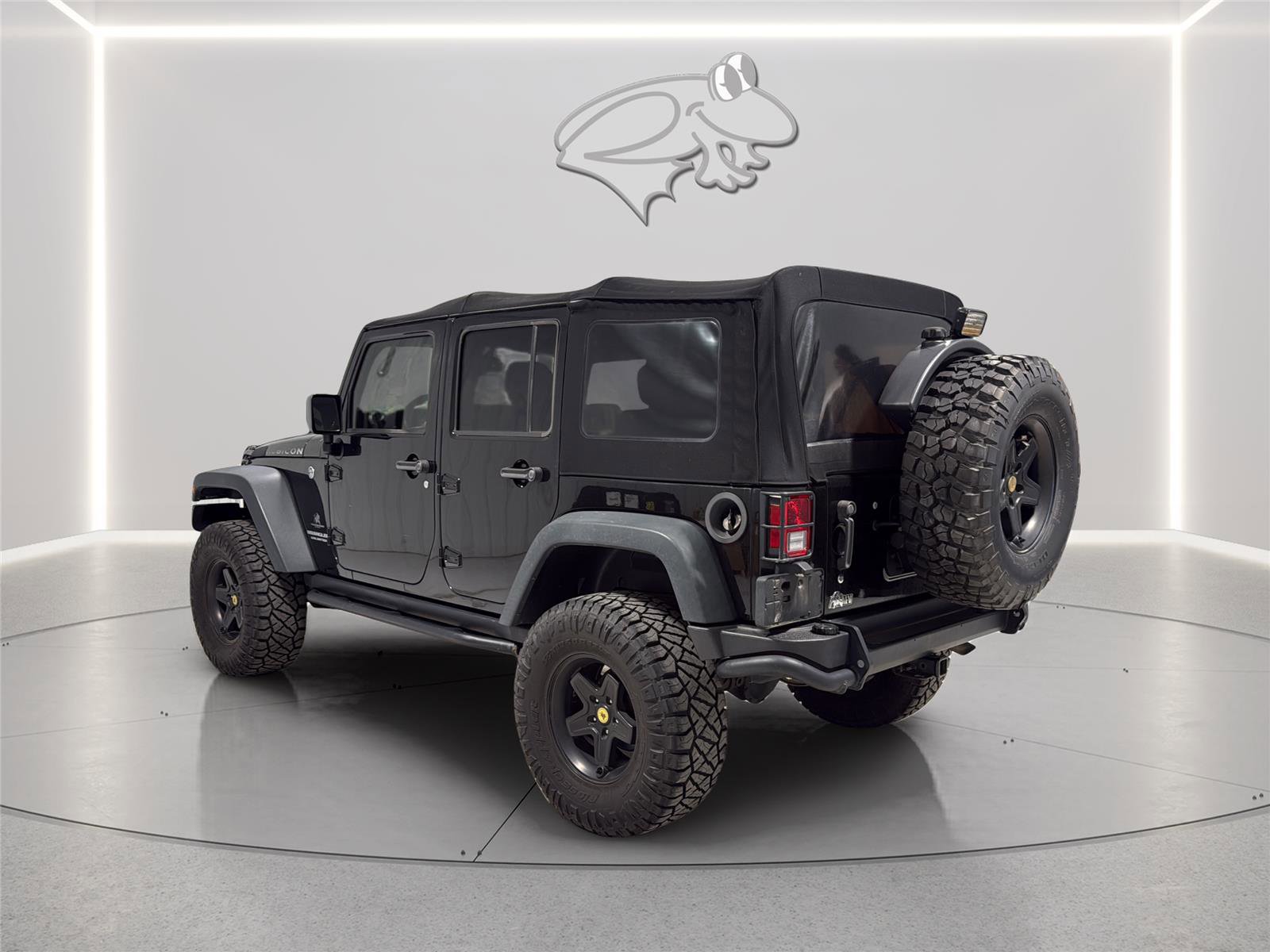 Used 2016 Jeep Wrangler Unlimited Rubicon w/ Dual Top Group AWD/4WD image 3