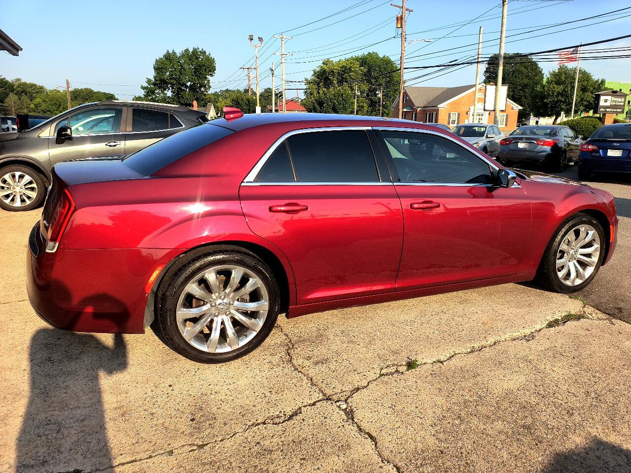 Used 2019 Chrysler 300 Touring w/ Chrome Appearance Package image 18