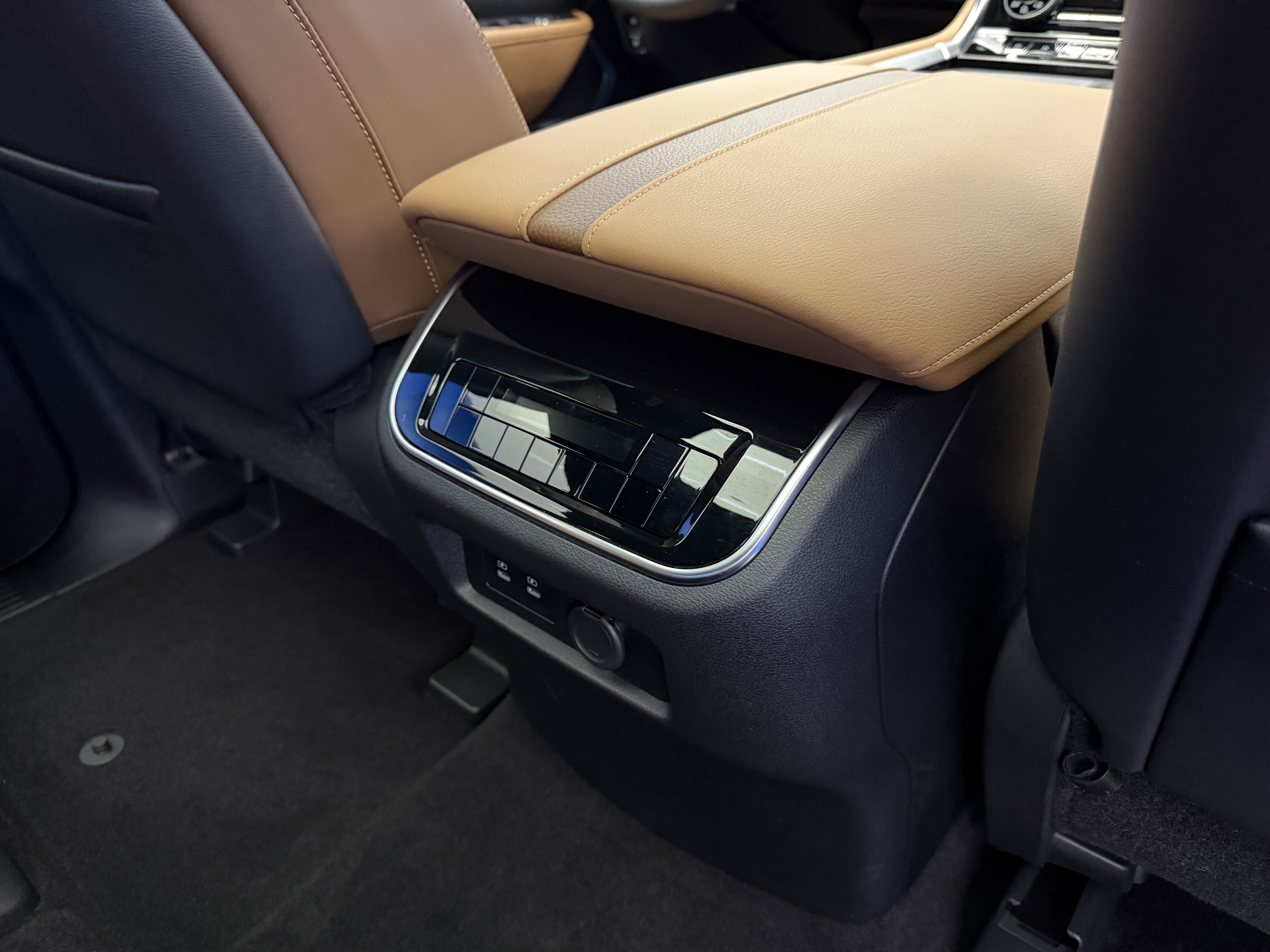 Used 2025 Nissan Armada Platinum Reserve AWD/4WD image 31