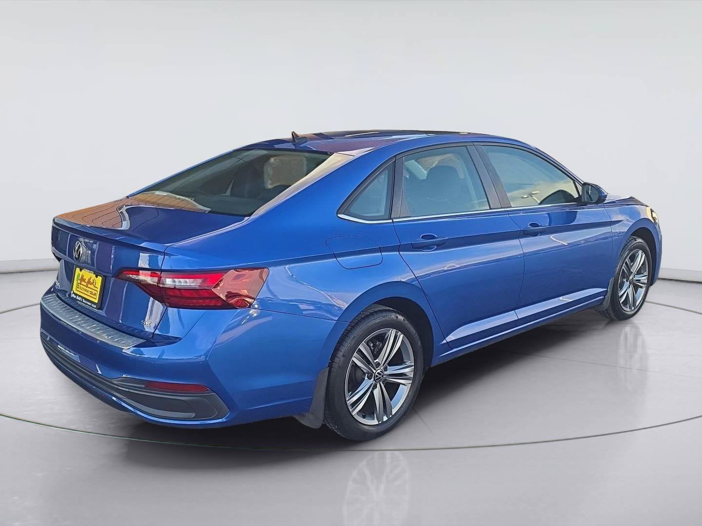 Used 2024 Volkswagen Jetta SE w/ Panoramic Sunroof Package FWD image 5