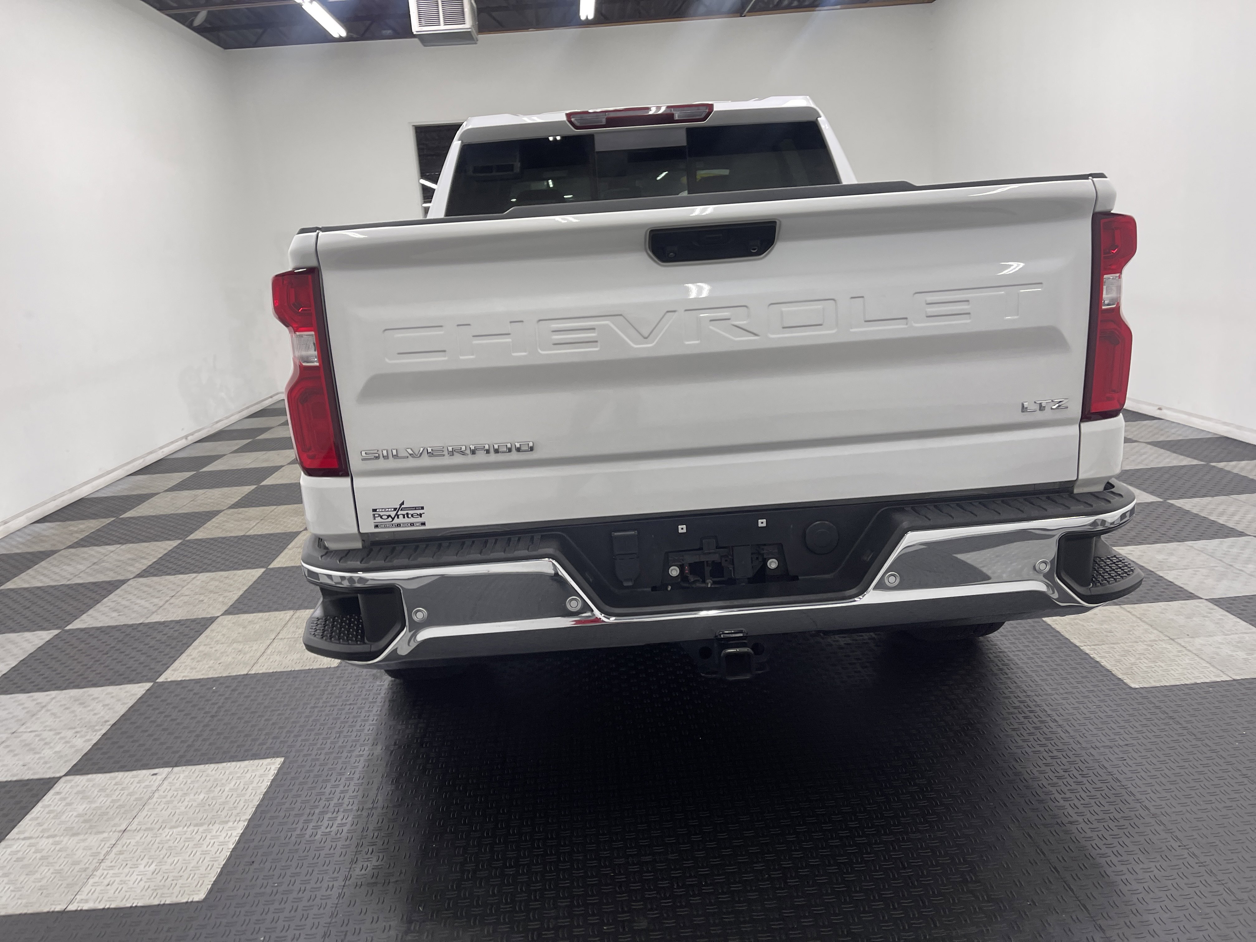 Used 2024 Chevrolet Silverado 1500 LTZ w/ LTZ Convenience Package II AWD/4WD image 3