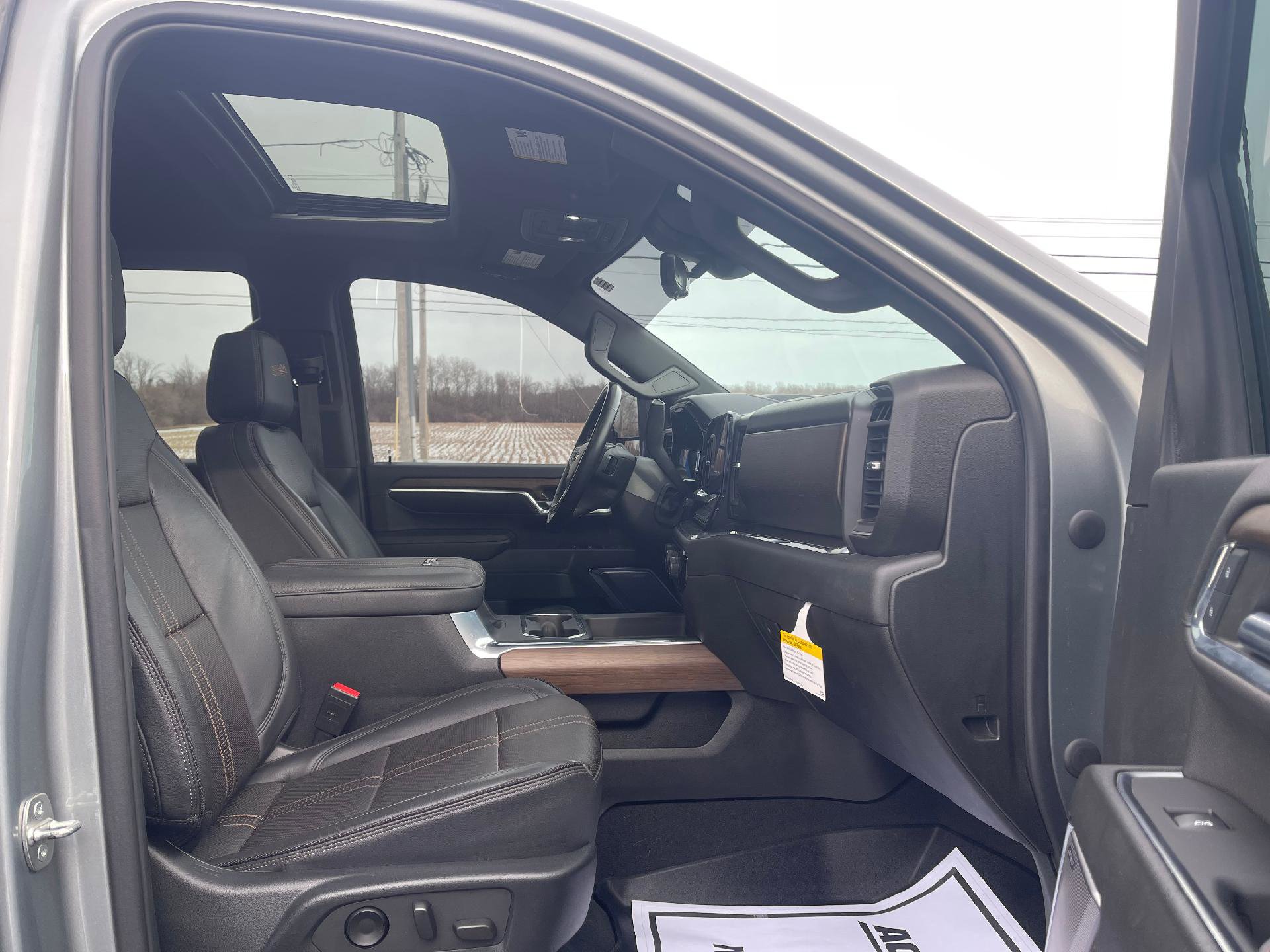 Used 2024 Chevrolet Silverado 2500 High Country w/ High Country Premium Package image 11