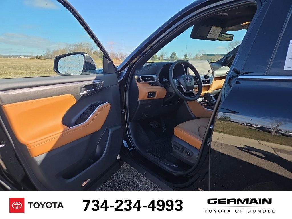 New 2026 Toyota Highlander Platinum image 19