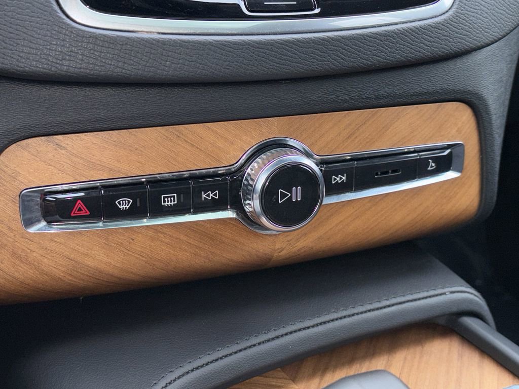 Used 2024 Volvo XC90 B5 Plus image 8