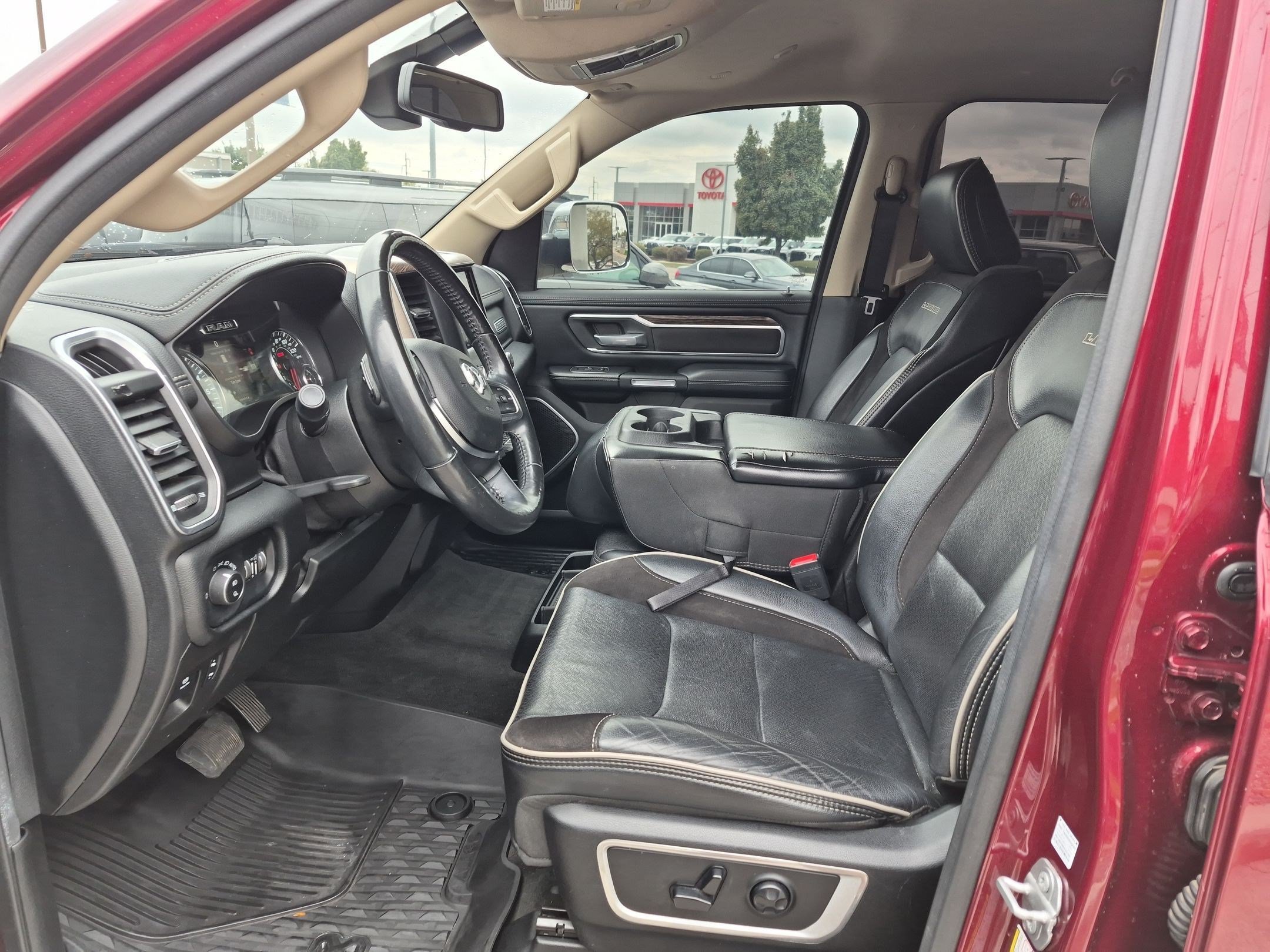 Used 2020 RAM 1500 Laramie AWD/4WD image 16