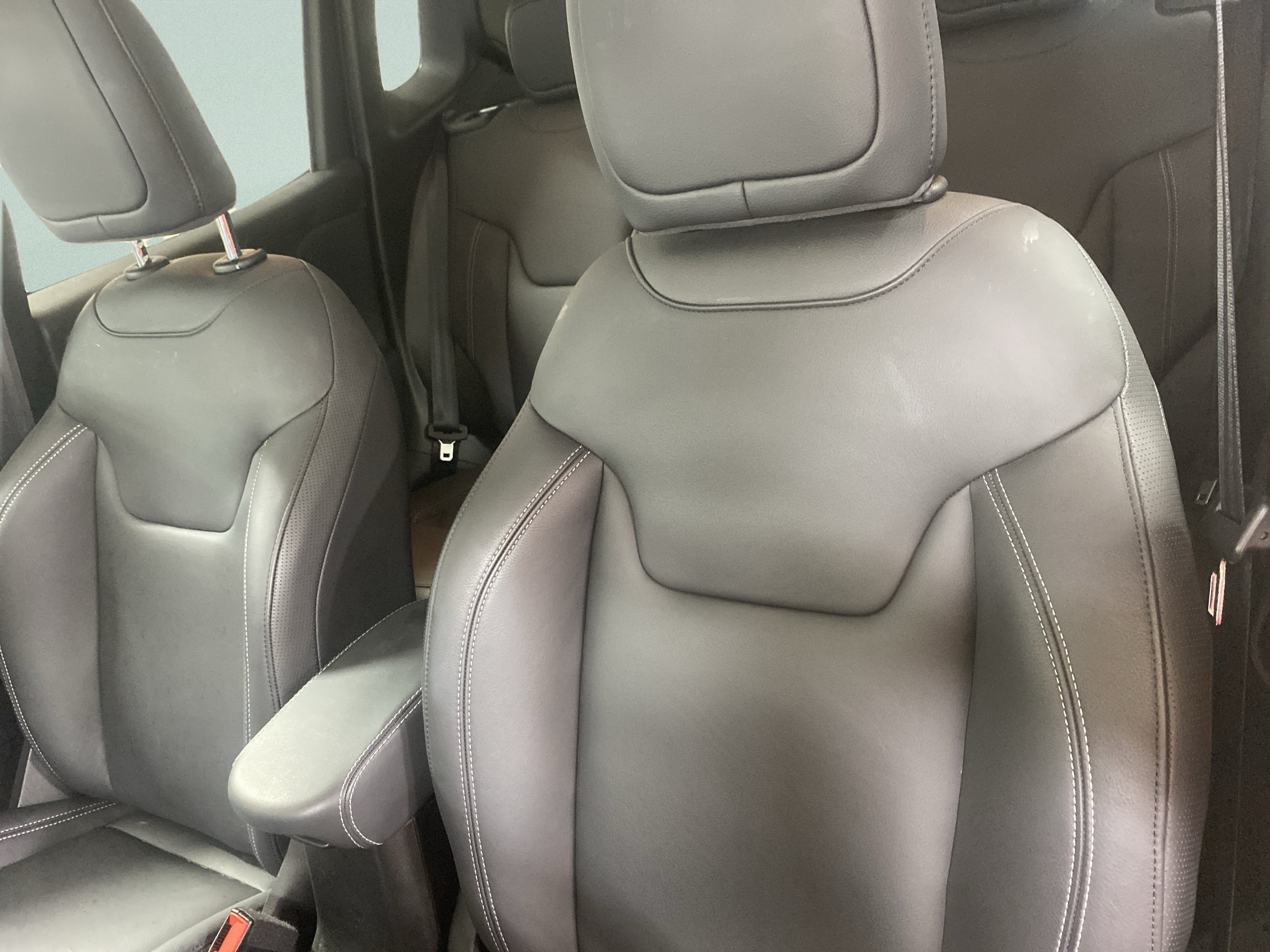 Used 2023 Jeep Renegade Limited w/ Sun/Sound Group AWD/4WD image 14