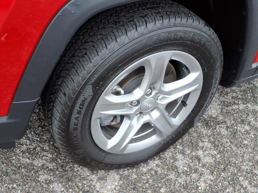 Used 2024 Jeep Compass Latitude image 10