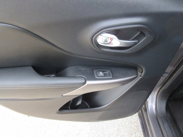 Used 2019 Jeep Cherokee Overland w/ Technology Group image 20