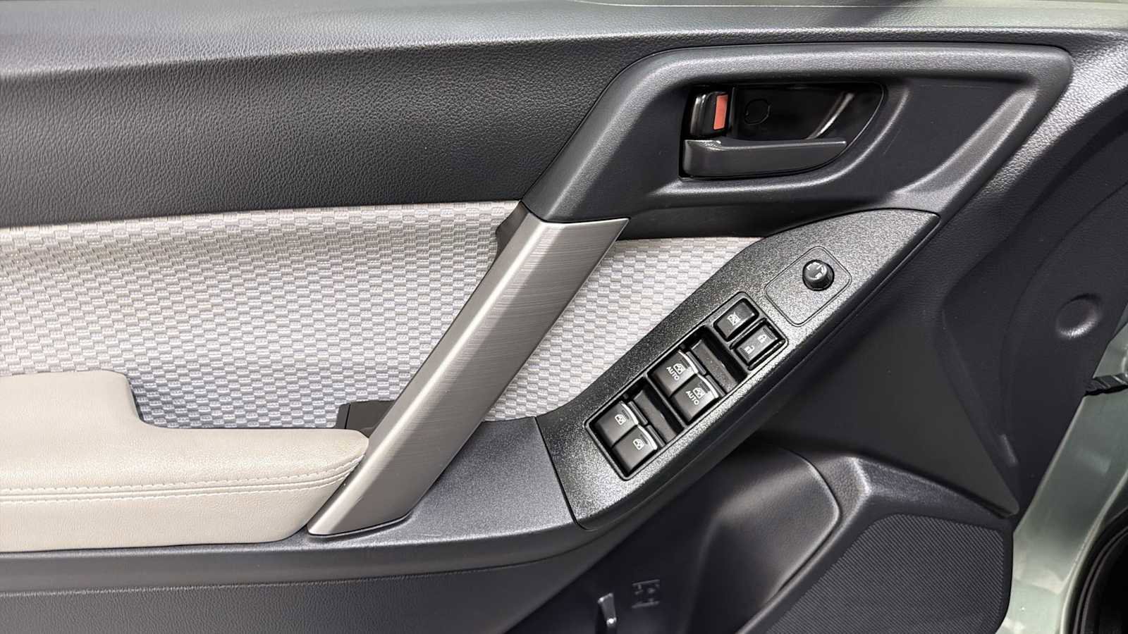 Used 2017 Subaru Forester 2.5i w/ Alloy Wheel Package AWD/4WD image 15