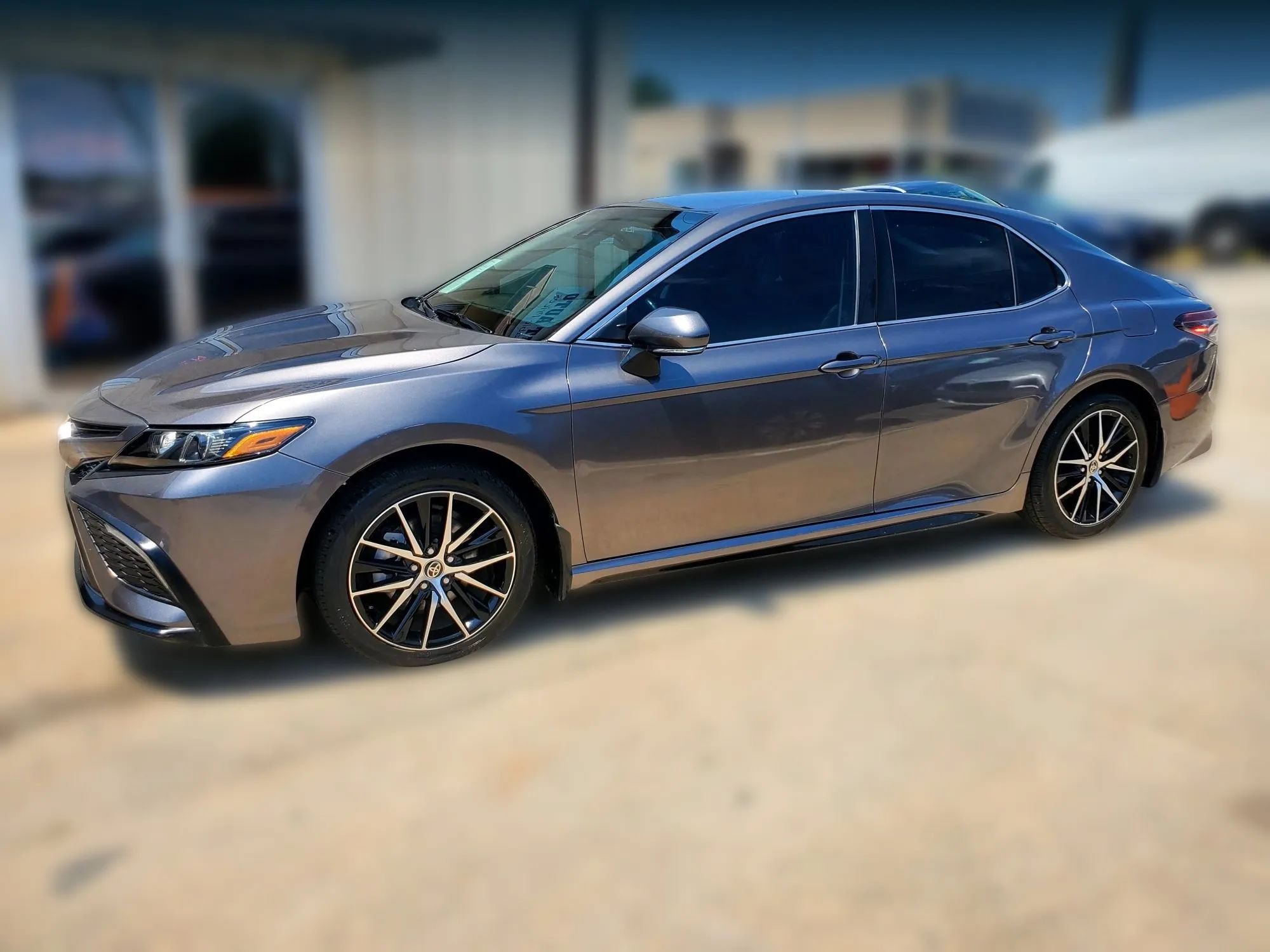 Used 2022 Toyota Camry SE FWD image 7