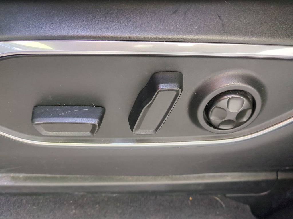 Used 2024 Jeep Wagoneer L Series III w/ Flexible Seating Group image 24