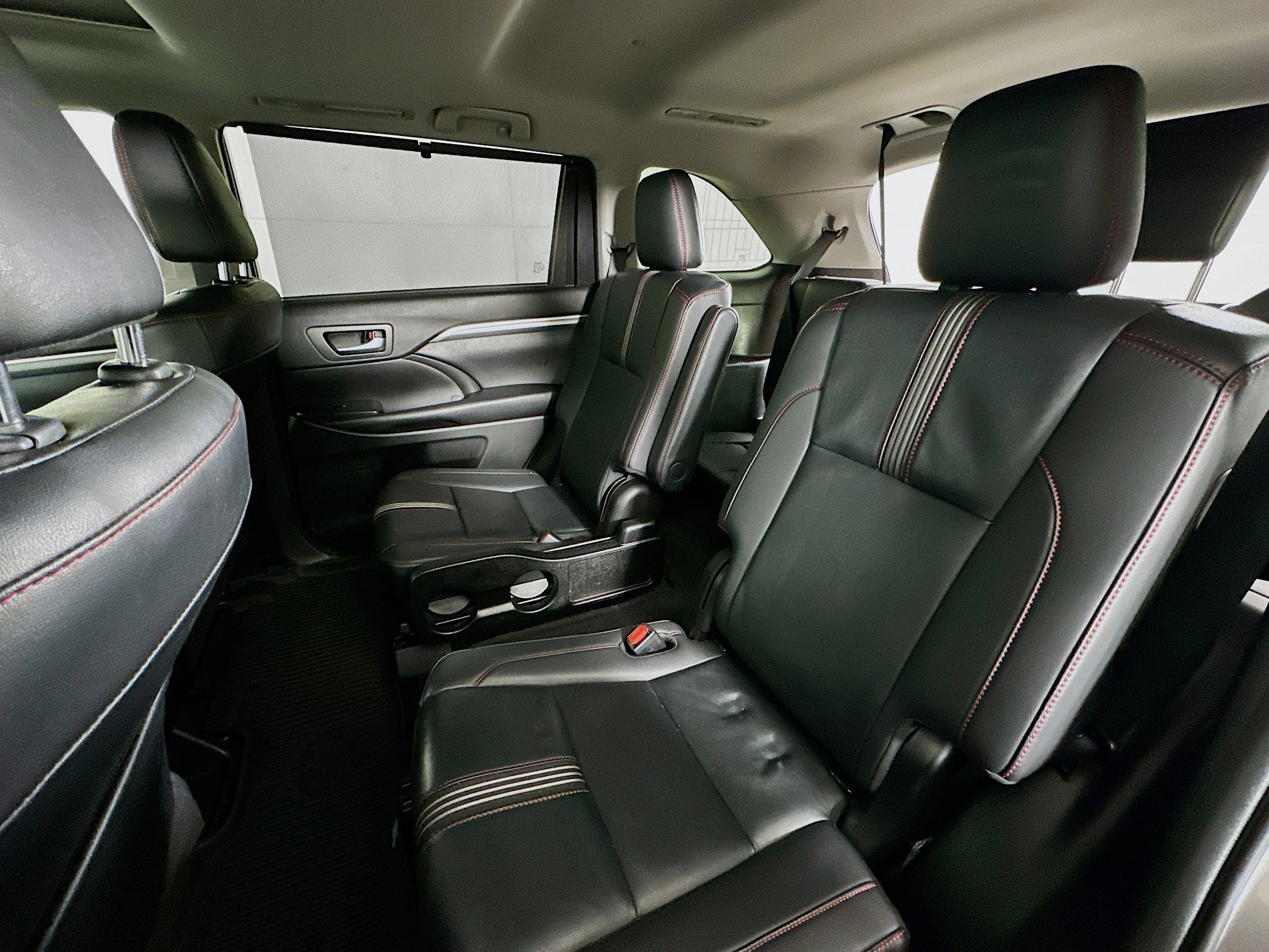 Used 2019 Toyota Highlander SE w/ Nightshade Edition AWD/4WD image 27