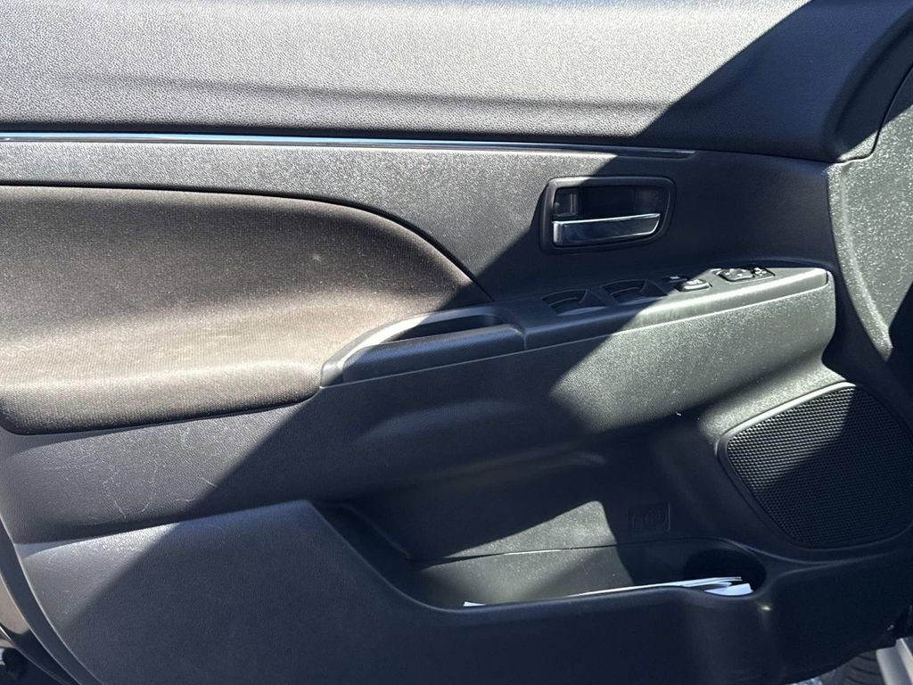 Used 2021 Mitsubishi Outlander Sport 2.0 ES image 17