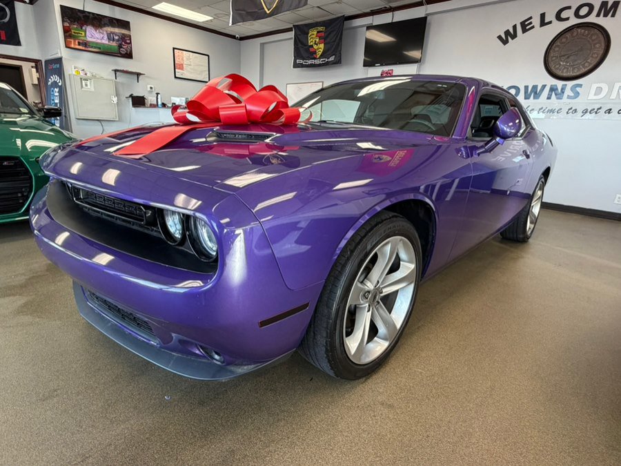 Used 2018 Dodge Challenger SXT w/ Super Sport Group (SS/T) RWD image 2