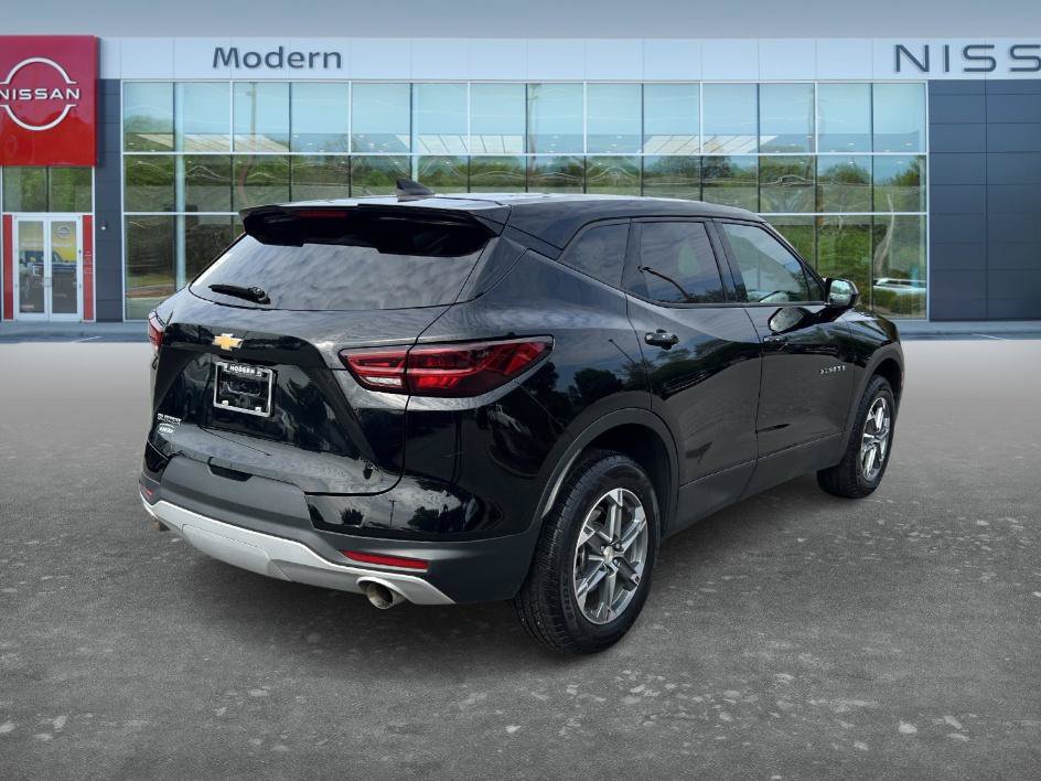 Used 2025 Chevrolet Blazer LT FWD image 5