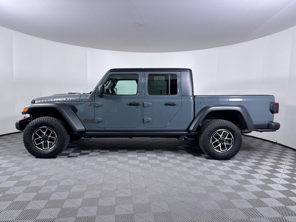 Used 2024 Jeep Gladiator Rubicon w/ Technology Group AWD/4WD image 13