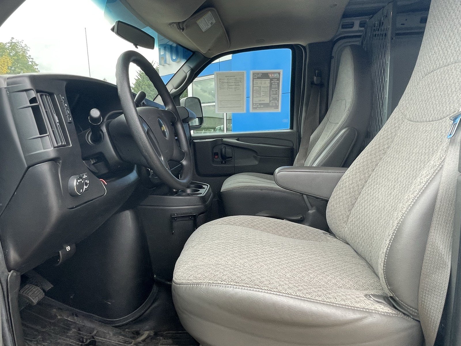 Used 2010 Chevrolet Express 1500 RWD image 11