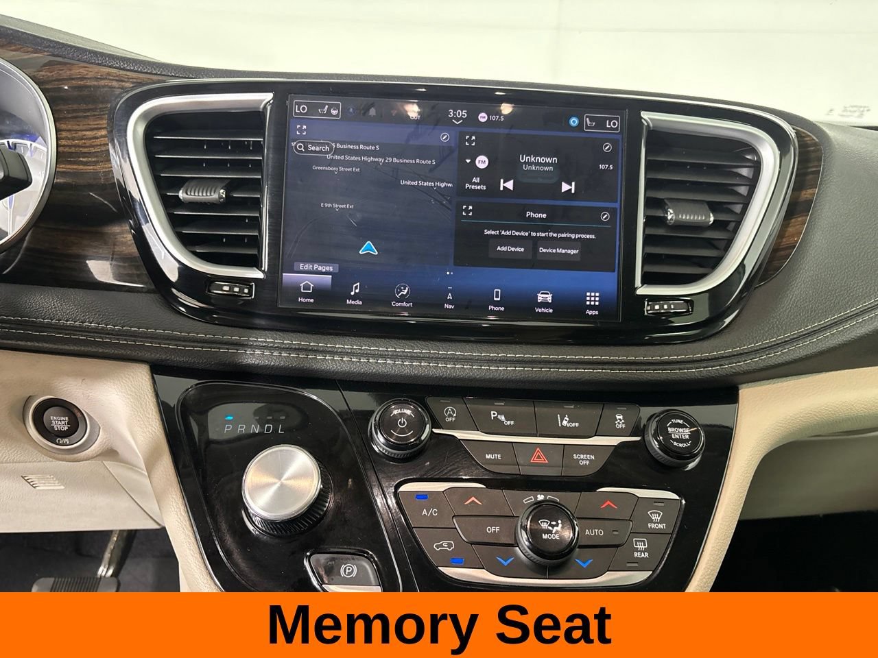 Used 2024 Chrysler Pacifica Limited FWD image 19