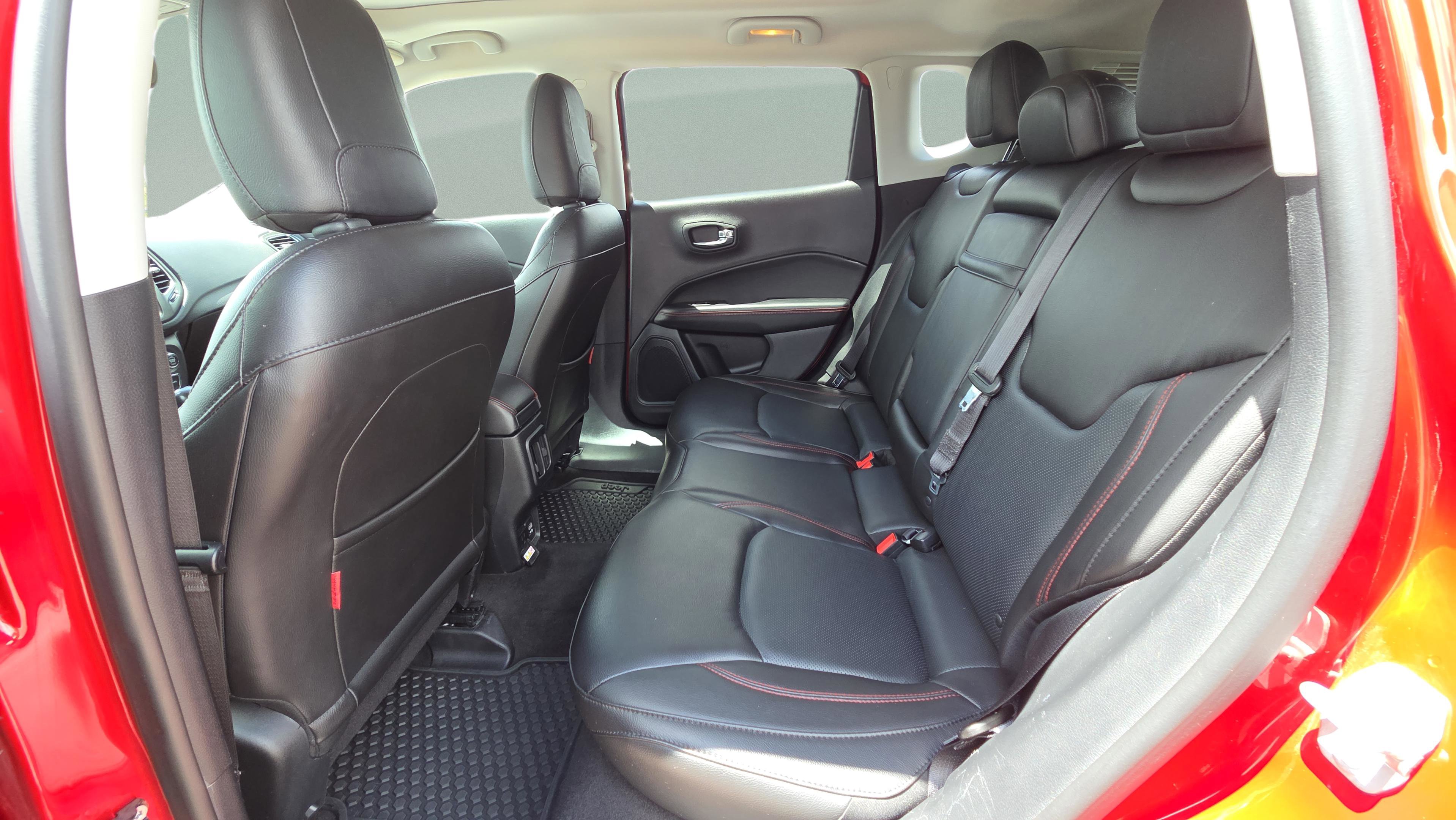 Used 2018 Jeep Compass Trailhawk w/ Leather Interior Group AWD/4WD image 11