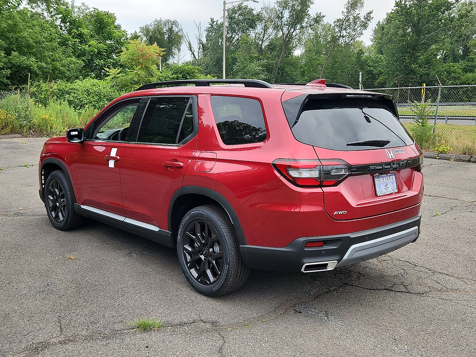 New 2025 Honda Pilot Touring image 3