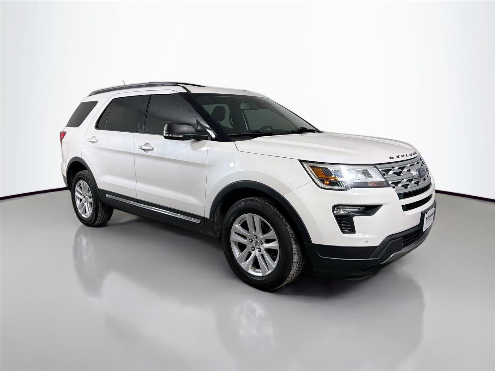 Used 2019 Ford Explorer XLT w/ Equipment Group 202A AWD/4WD image 3