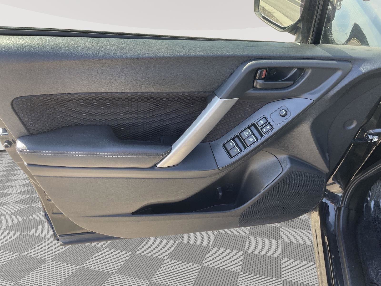 Used 2017 Subaru Forester 2.5i Premium w/ All-Weather Package image 18