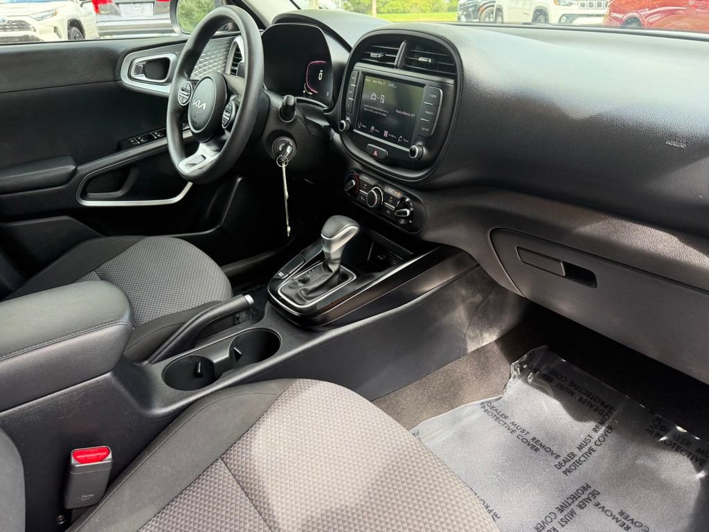 Used 2024 Kia Soul LX w/ Option Group 015 FWD image 10