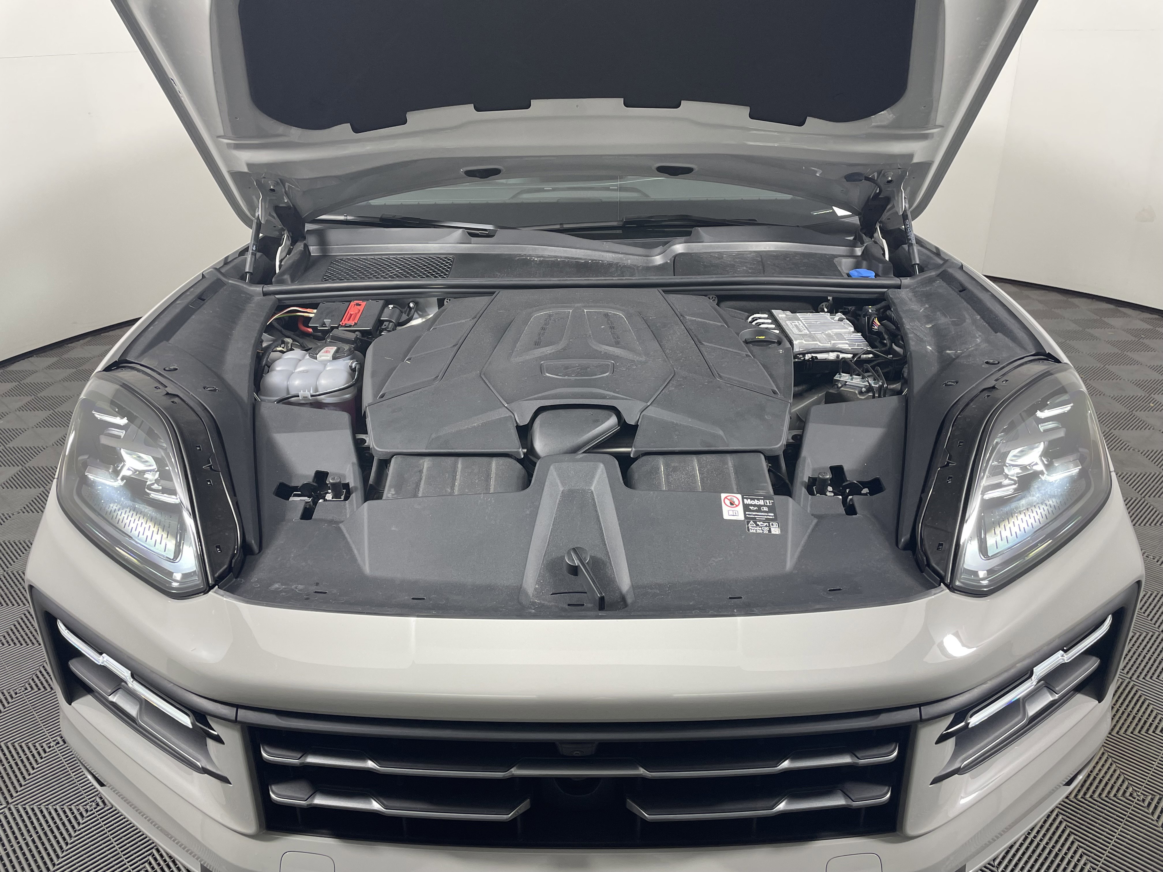 Used 2025 Porsche Cayenne image 22