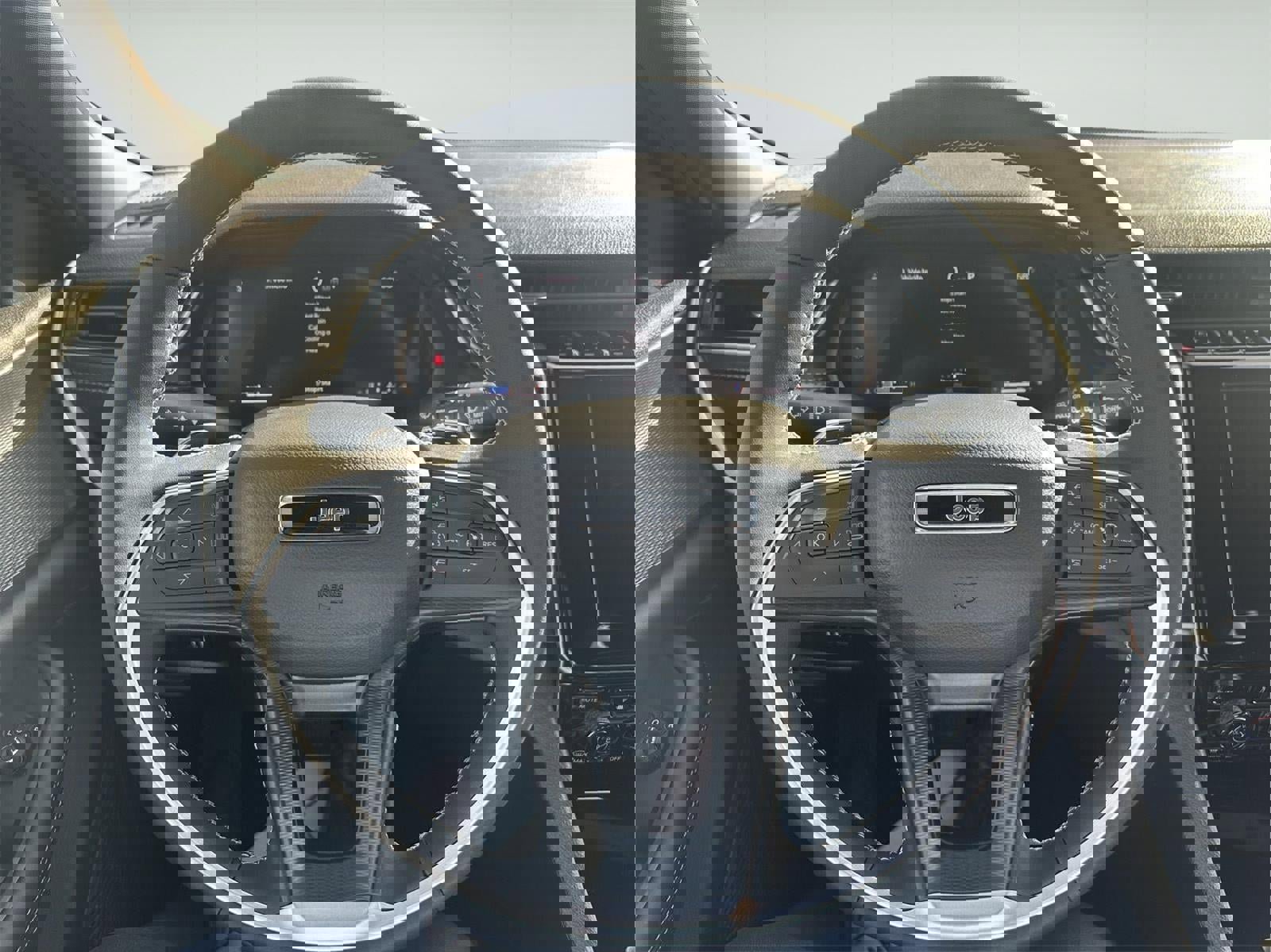 New 2025 Jeep Grand Cherokee L Altitude image 14