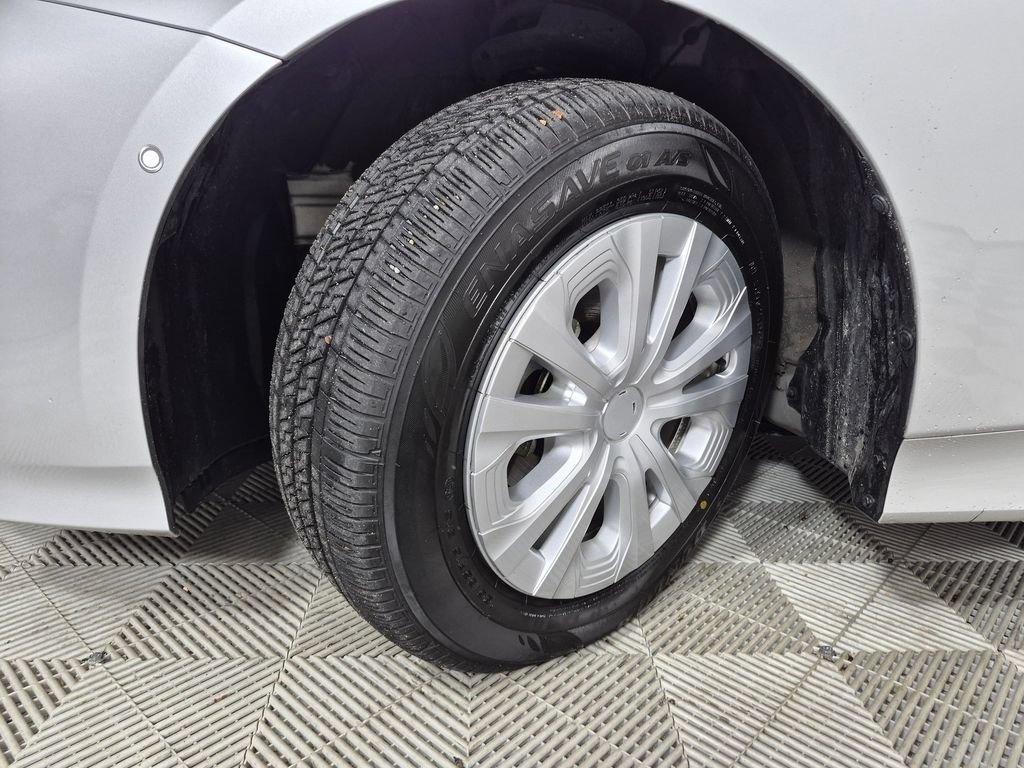 Used 2022 Toyota Prius LE FWD image 10