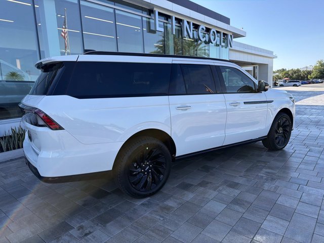 New 2026 Lincoln Navigator L Reserve w/ Jet Appearance Package AWD/4WD image 2