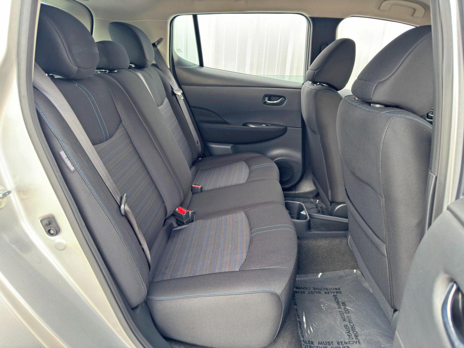 Used 2025 Nissan Leaf S image 33