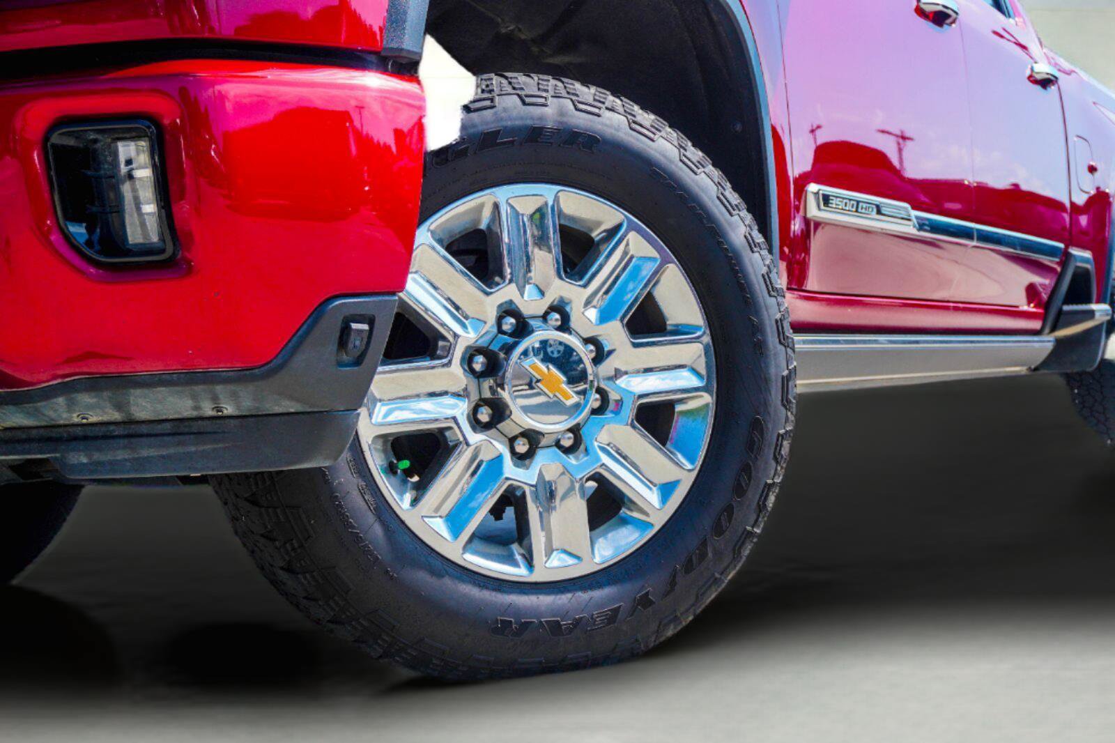 Used 2024 Chevrolet Silverado 3500 High Country w/ High Country Premium Package AWD/4WD image 2