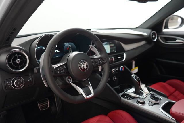 New 2025 Alfa Romeo Giulia AWD w/ Driving Assist Package image 15