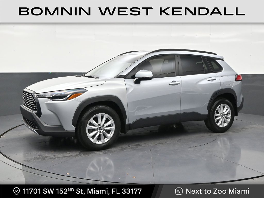 Used 2024 Toyota Corolla Cross LE w/ Moonroof Package FWD image 1