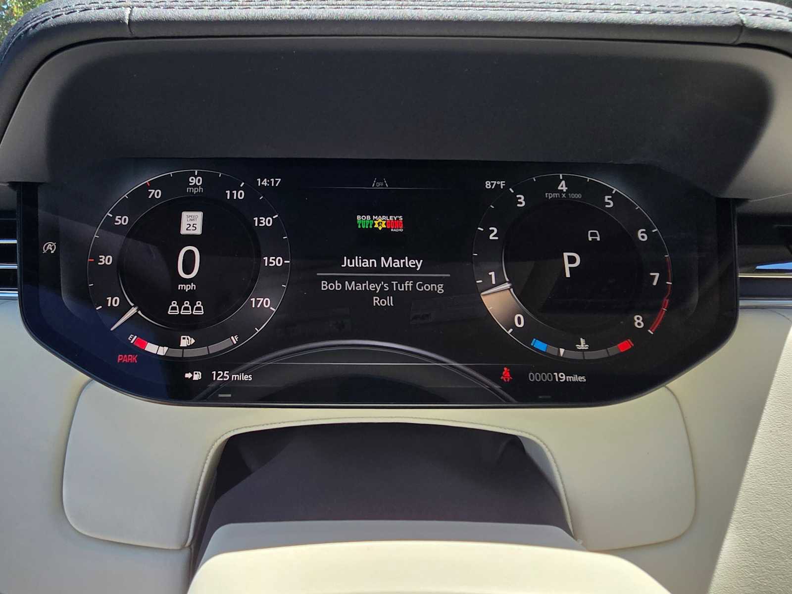 New 2025 Land Rover Range Rover SE image 28