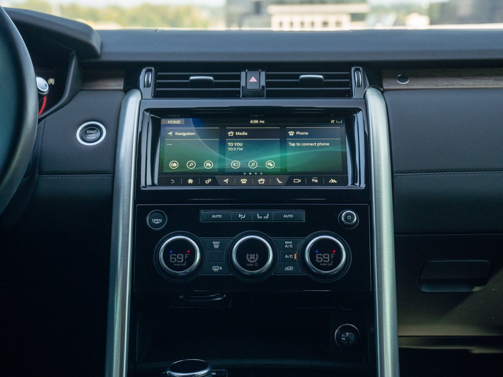 Used 2018 Land Rover Discovery HSE AWD/4WD image 23
