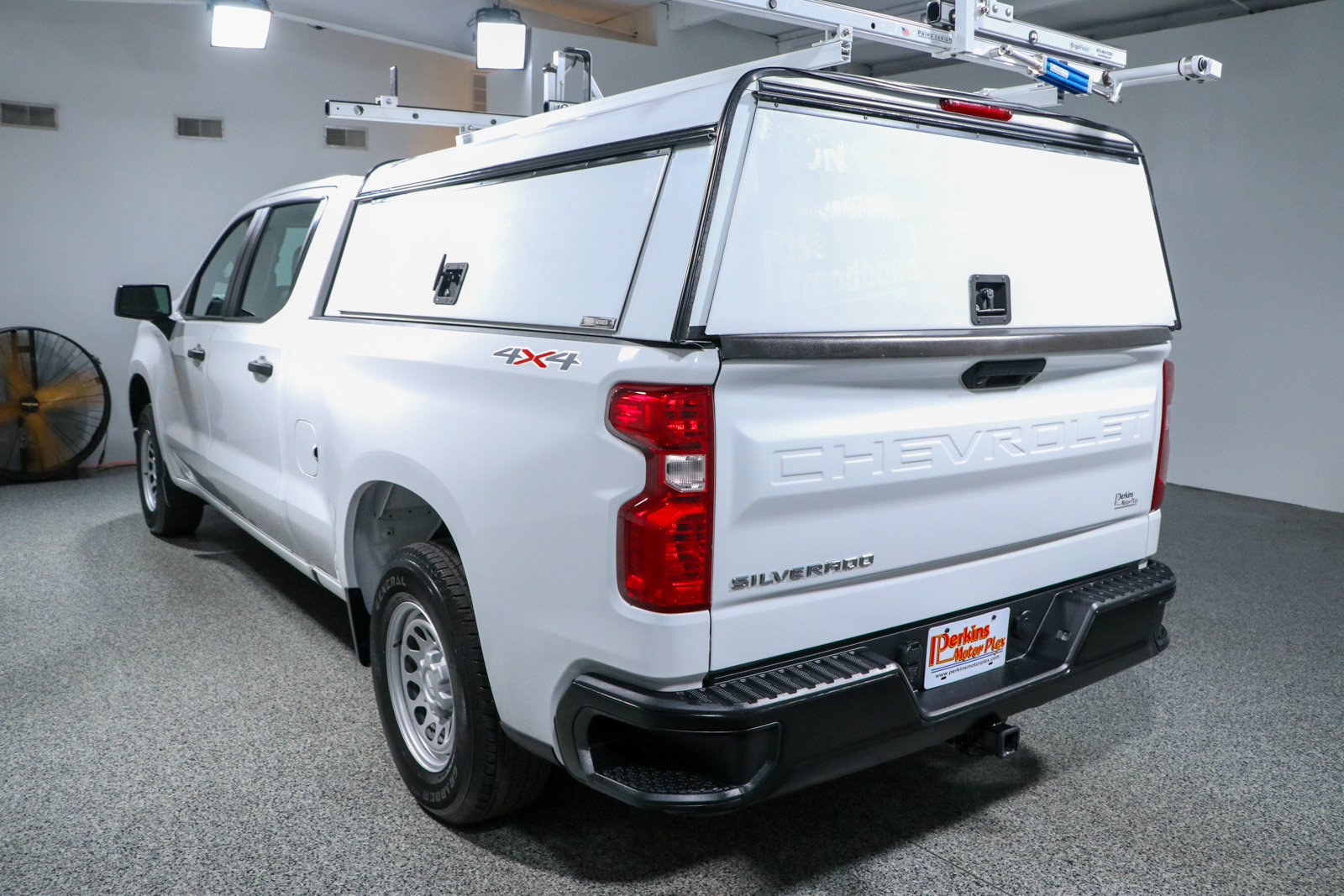 Used 2024 Chevrolet Silverado 1500 W/T w/ Trailering Package AWD/4WD image 9