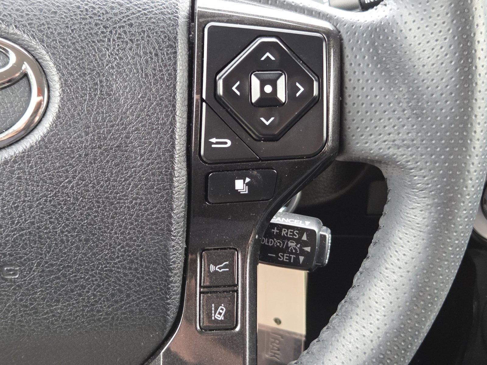 Used 2021 Toyota 4Runner TRD Off-Road AWD/4WD image 7