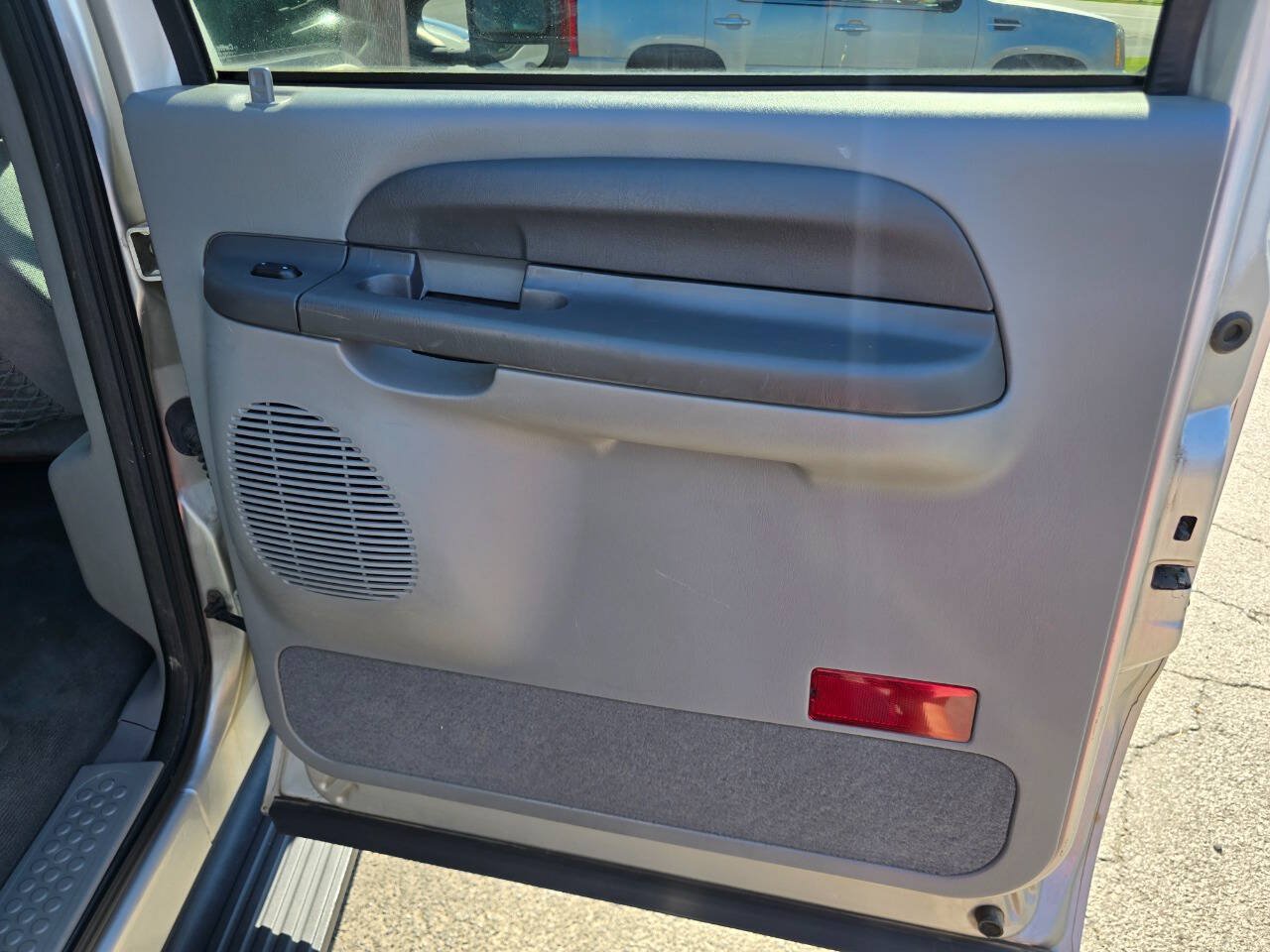 Used 2004 Ford Excursion XLT AWD/4WD image 27