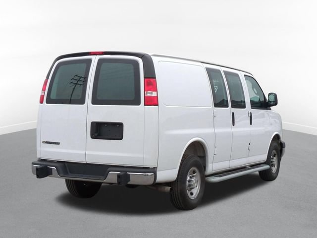 Used 2025 Chevrolet Express 2500 w/ Driver Convenience Package RWD image 3