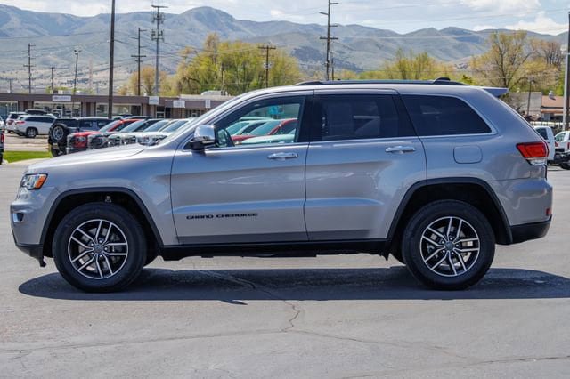 Used 2021 Jeep Grand Cherokee Limited AWD/4WD image 3