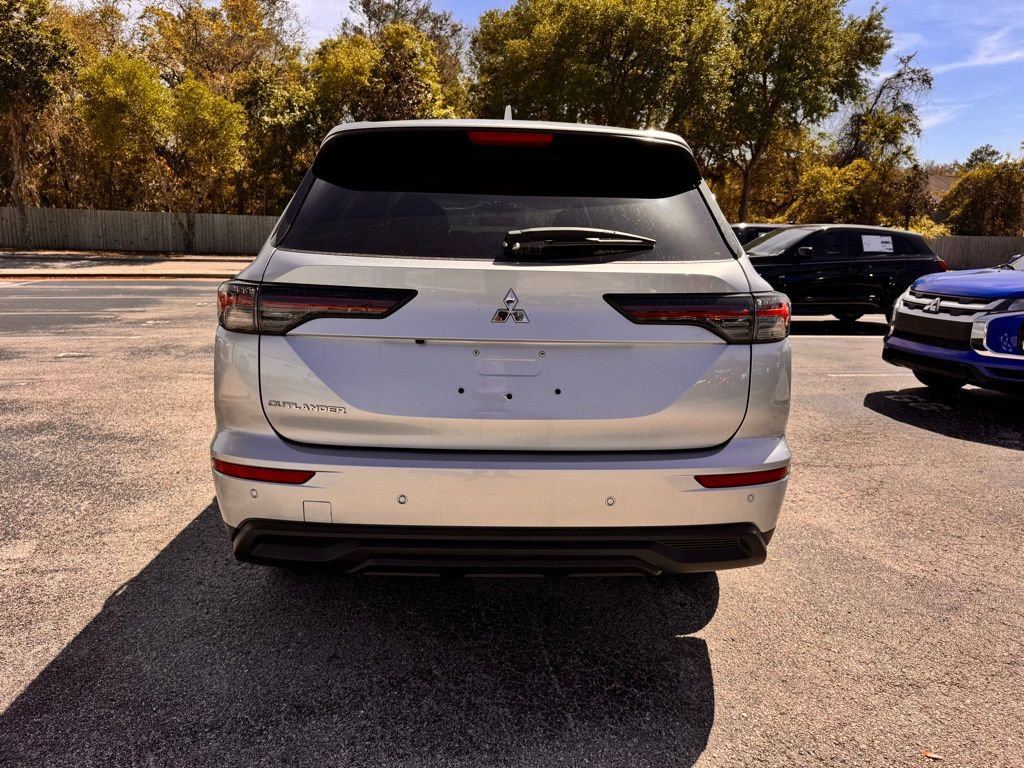 New 2026 Mitsubishi Outlander ES image 7