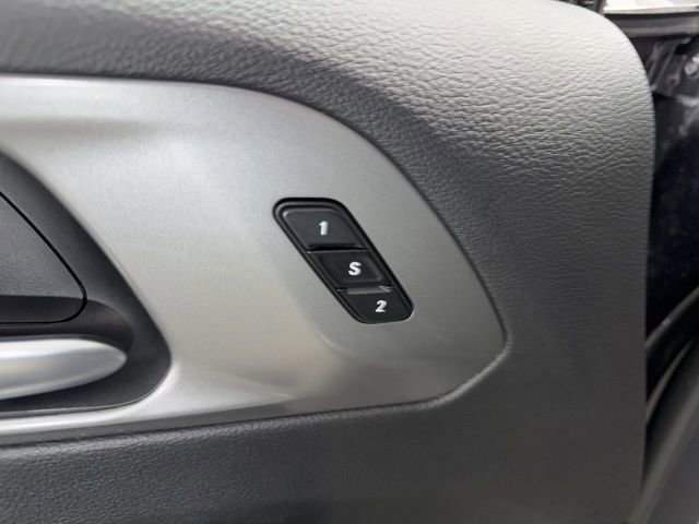 Used 2025 Chrysler Pacifica Select image 11