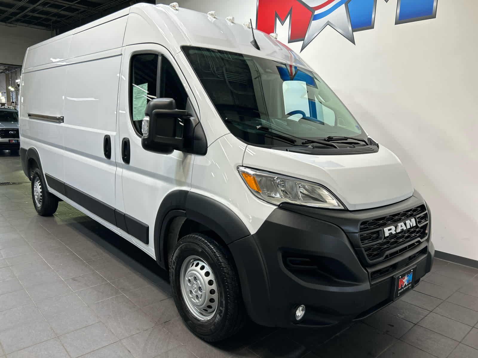 Used 2024 RAM ProMaster 2500 w/ Convenience Group FWD image 2