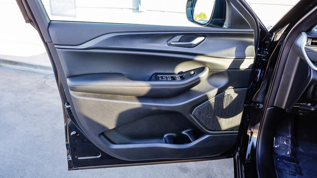 New 2025 Jeep Grand Cherokee L Altitude image 23