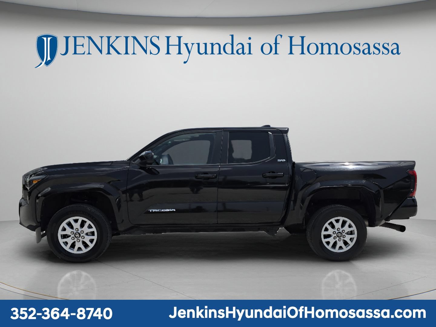 Used 2024 Toyota Tacoma SR5 RWD image 9