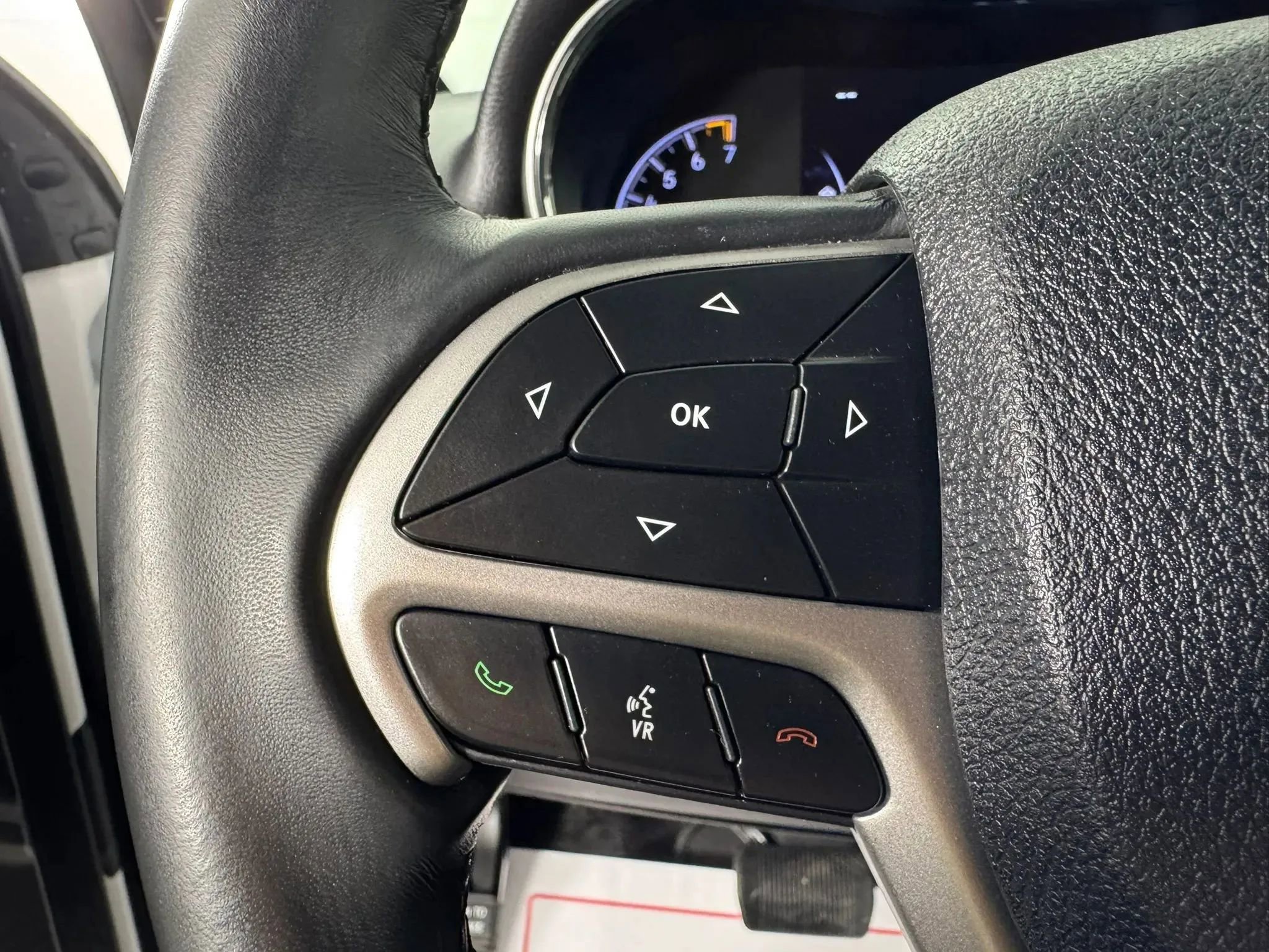 Used 2018 Jeep Grand Cherokee Laredo AWD/4WD image 15