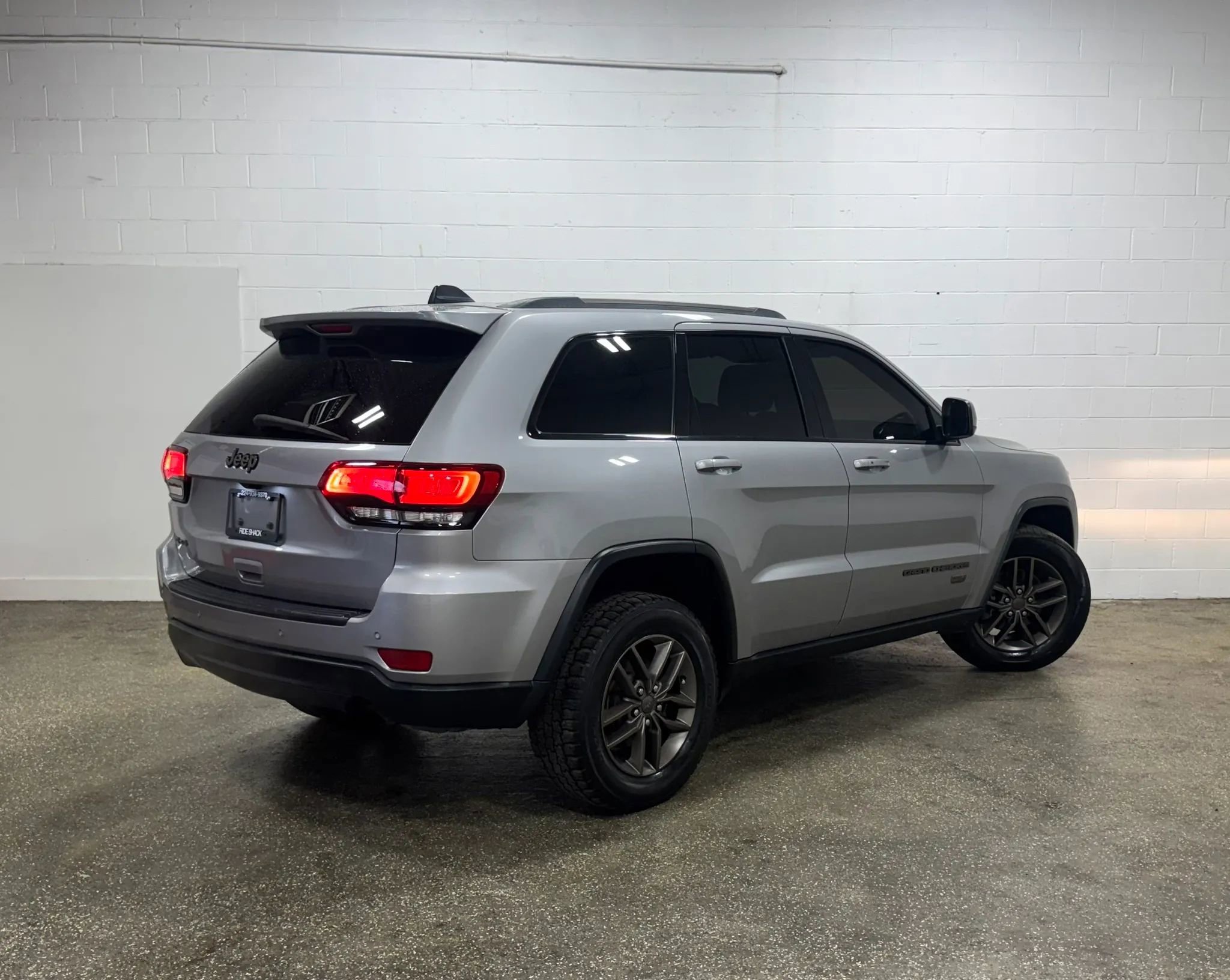 Used 2016 Jeep Grand Cherokee Laredo 75th Anniversary AWD/4WD image 3